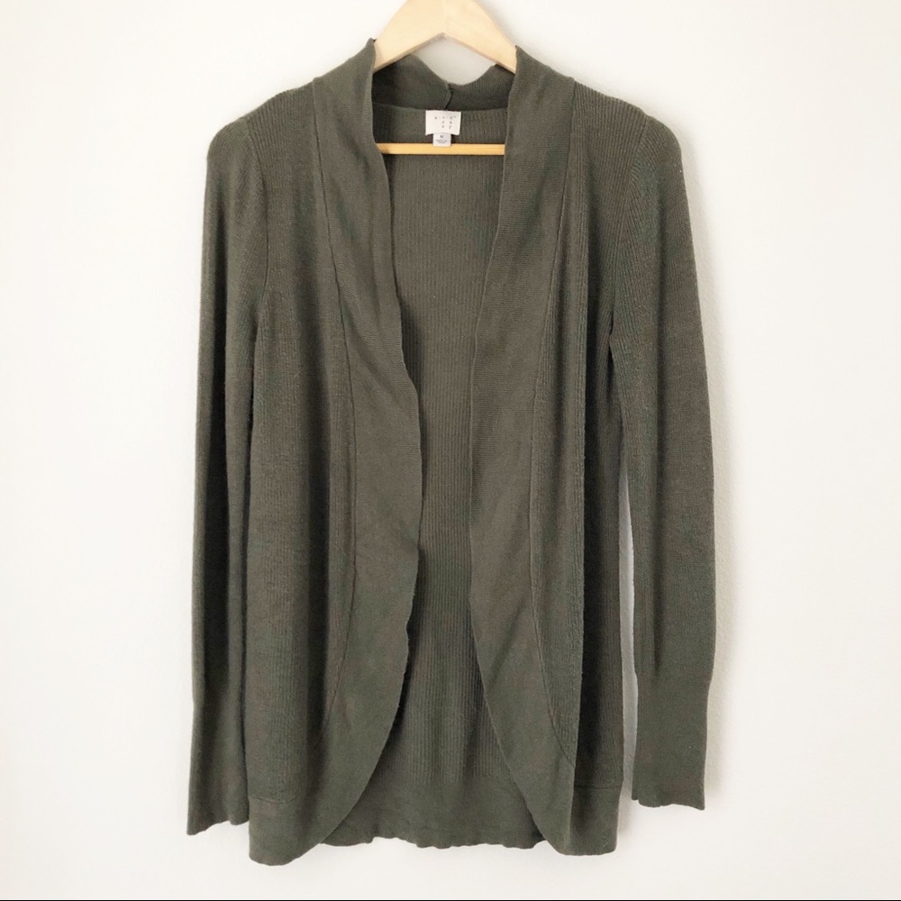 And Eawy Olive Green Cardigan Sweater Sz Medium